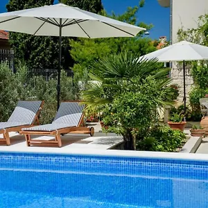 Palace Schoen Milesi - Esense Of Prestige - Private Pool - Old Money Style Luxury - Walking Distance To The Old Town, The And Amenities - Buralux Split